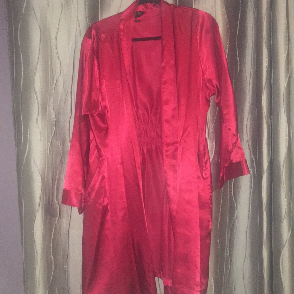VS robe . Comes w ties